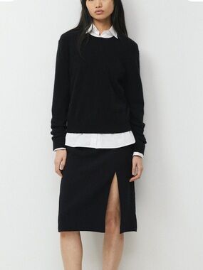 NWT  Aritzia Scholar Skirt Crepette in Black Size 2